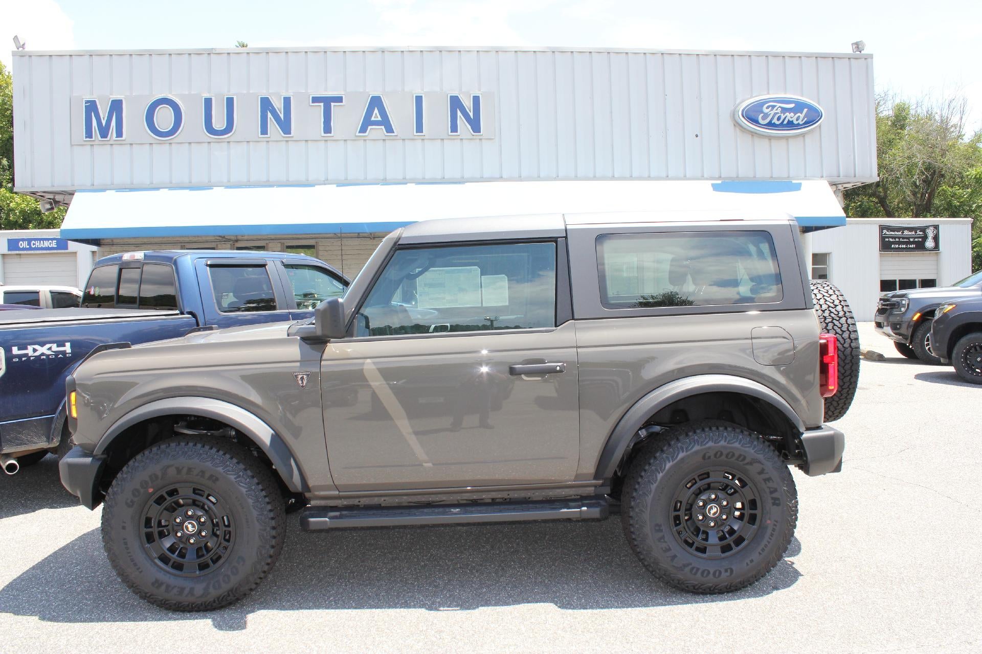 2026 Ford Bronco Base in Marsh Gray — front three-quarter view