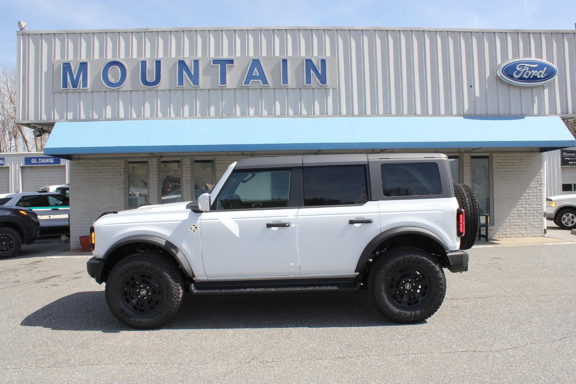 2026 Ford Bronco Outer Banks in Oxford White — front three-quarter view